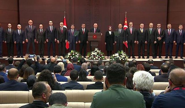 Erdoğan duyurdu! Yeni kabinede yer almayan isimler dikkat çekti