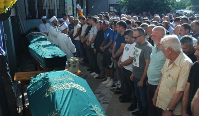 İzmir'deki feci kazada hayatını kaybedenler son yolculuğuna uğurlandı