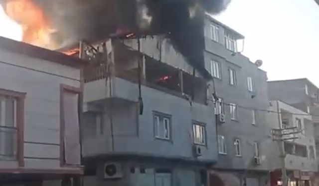 Bursa Osmangazi ilçesinde Muhtar Savcı Akgün'ün evinde yangın çıktı! Mahalleli sokağa döküldü