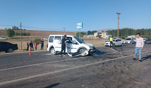 Van Erciş ilçesinde zincirleme kaza: 13 yaralı
