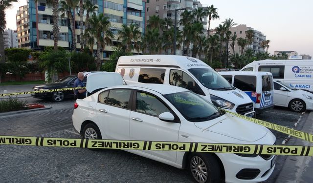 Antalya Konyaaltı sahili yakınında park halindeki kiralık otomobilde ceset bulundu