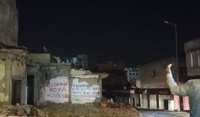Gaziantep İslahiye ilçesinde ağır hasarlı 2 bina çöktü