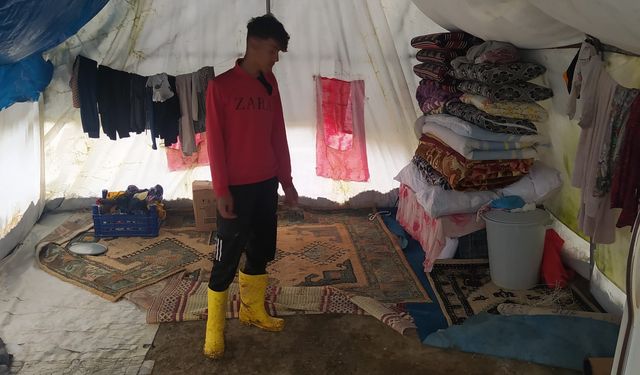 Bursa'da yağış sonrası mevsimlik işçilerin kaldığı çadırları su bastı