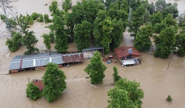 Zonguldak Ereğli ilçesinde taşkınlar oluştu, sel felaketi havadan görüntülendi