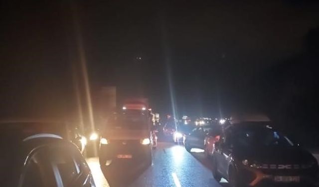TEM Otoyolu’ndaki heyelan nedeniyle Ankara - İstanbul yolu trafiğe kapandı