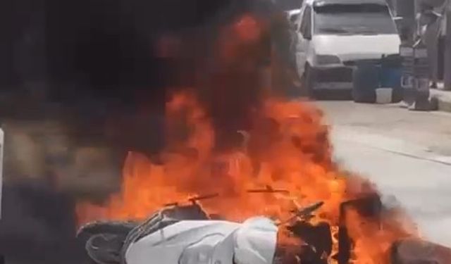 Bursa’da kuryenin motosikleti alev alev yandı