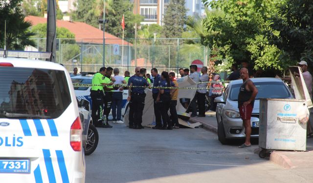 Antalya Muratpaşa ilçesinde otomobilin çarptığı çocuk hayatını kaybetti
