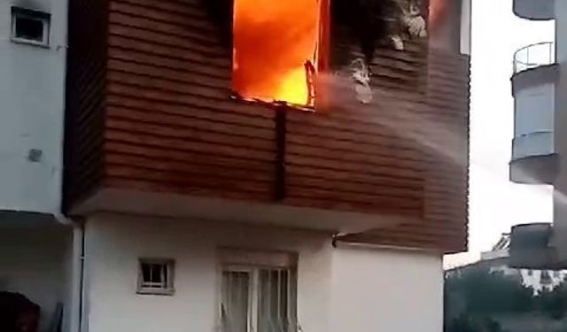 Antalya Kepez ilçesinde korkutan yangın! 5 kişi dumandan etkilendi