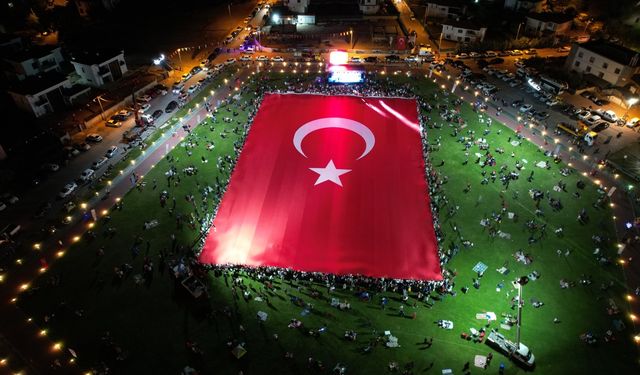 Toplam 3 bin 38 metrekare olan dünyanın en büyük Türk bayrağı Kayseri’de açıldı
