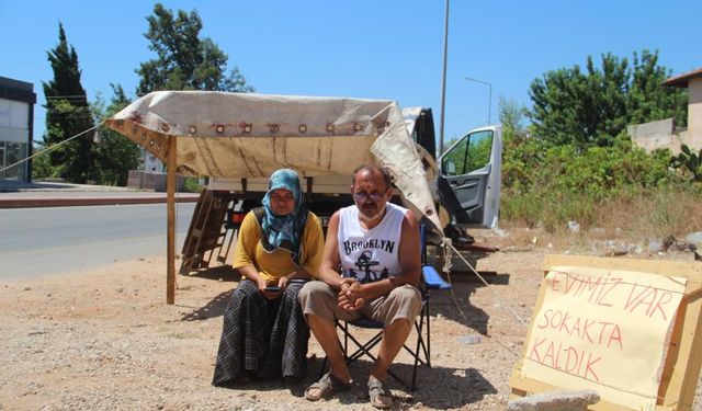 Antalya'da Yaşar Alper, kiracı çıkmayınca sokakta kaldı