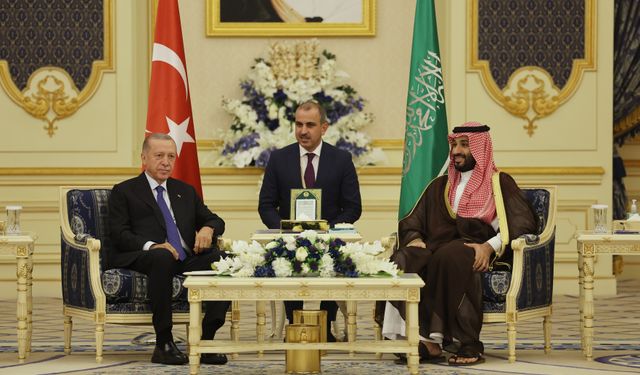 Cumhurbaşkanı Erdoğan Suudi Arabistan’da Veliaht Prens Selman ile görüştü