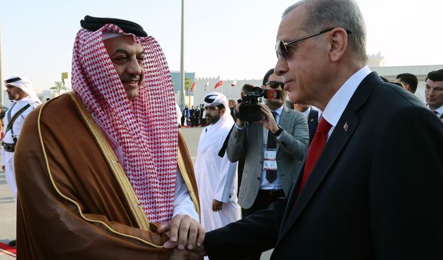 Cumhurbaşkanı Erdoğan resmi temaslarda bulunmak üzere Katar’da