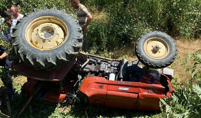 Bursa'da devrilen traktörün altında kalan sürücü hayatını kaybetti