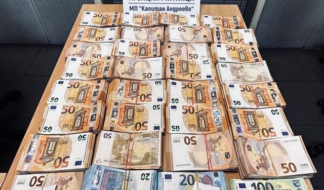 Bulgaristan gümrüğü, Türk plakalı tırlarda yakaladıkları 702 bin Euro ve 39 bin İsviçre frangına el koydu