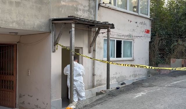 Sultangazi'de ev sahibi boş kiralık evinde bazanın altında yorgana sarılı kadın cesedi buldu