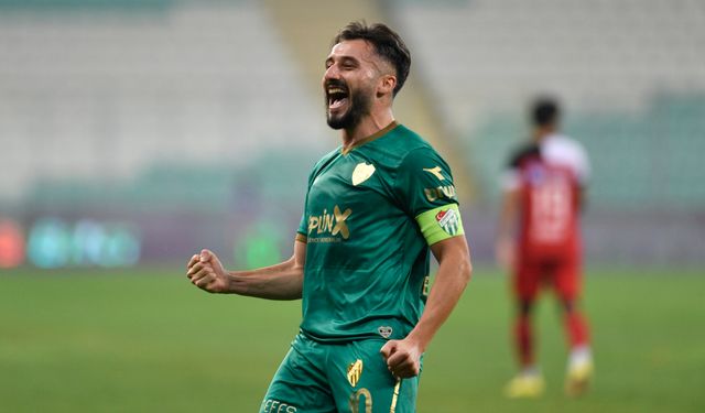 Tecrübeli futbolcu Enver Cenk Şahin Bursaspor'a veda etti