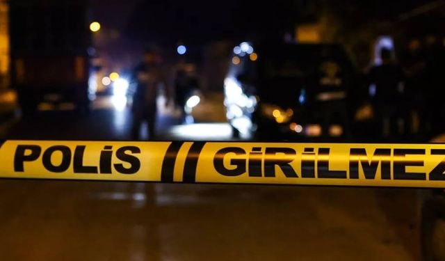İzmir Karabağlar ilçesinde ev sahibi kiracı kavgasını ayırmak isteyen komşu 14 kez bıçaklanarak hayatını kaybetti