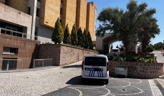 Nevşehir'de eşi ve kızını otel havuzunda bıçaklayarak öldürdü