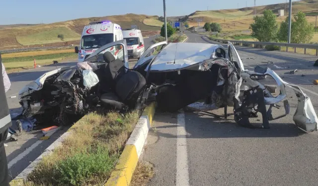 Sivas'ta otomobil refüje çıktı! 2 ölü