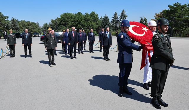 Cumhurbaşkanı Erdoğan YAŞ üyeleri Anıtkabir'i ziyaret etti