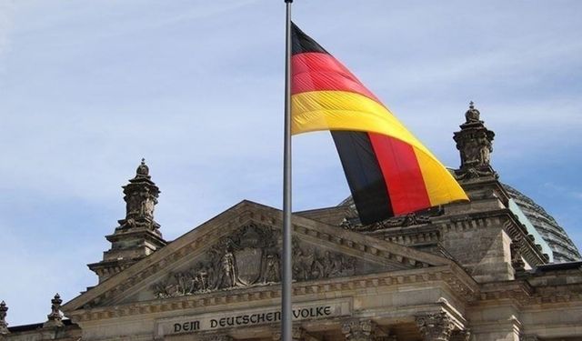 Almanya dil şartsız 2 milyon işçi alacak! İşsiz kalana da 451 Euro'luk yardım