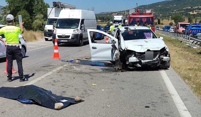 Amasya Merzifon ilçesinde otomobil bariyere çarptı! 10 yaşındaki çocuk öldü, 4 yaralı
