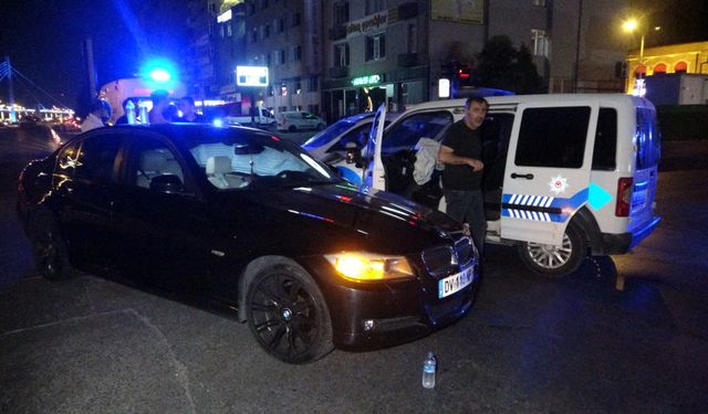 Kocaeli İzmit ilçesinde polis aracı ile otomobil çarpıştı: 1’i polis 2 yaralı