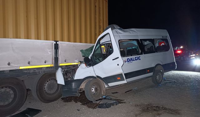 Gaziantep’te feci olay! İşçi servisi ok gibi saplandı: 1 ölü, 11 yaralı
