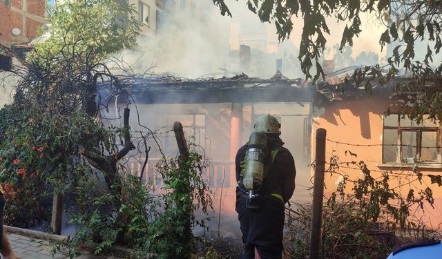 Bursa'da müstakil ev alev alev yandı