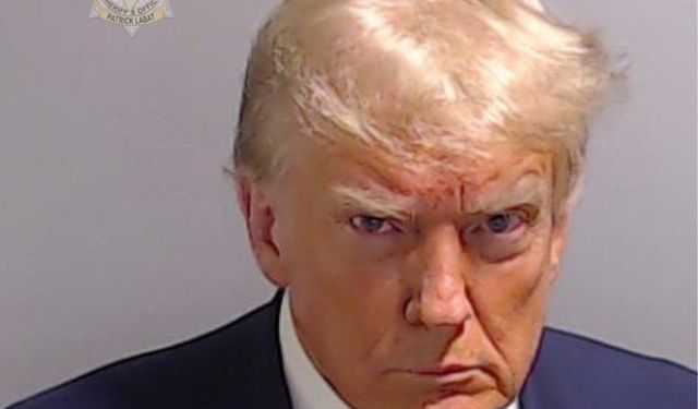 Eski ABD Başkanı Trump, sabıka fotoğrafını bastırdığı ürünleri satışa çıkardı