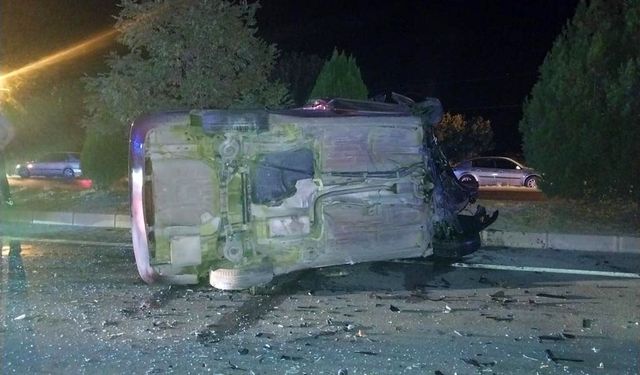 Burdur Bucak ilçesinde ters şeride giren otomobil kazaya neden oldu: 1 ölü, 3 yaralı