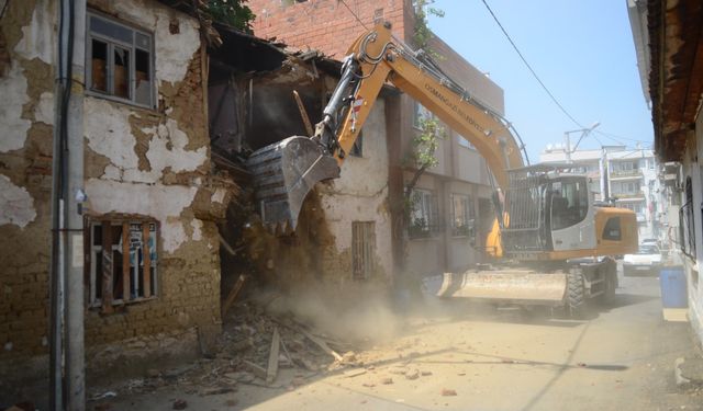 Bursa Osmangazi Belediyesi'nden huzur veren yıkım