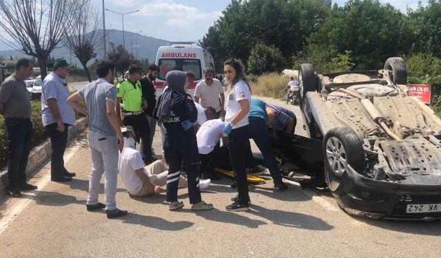 Bursa'da kontrolden çıkan otomobil takla attı! 3 yaralı