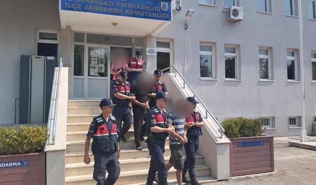 Bursa'da trafik levhalarını çalan 3 zanlı tutuklandı