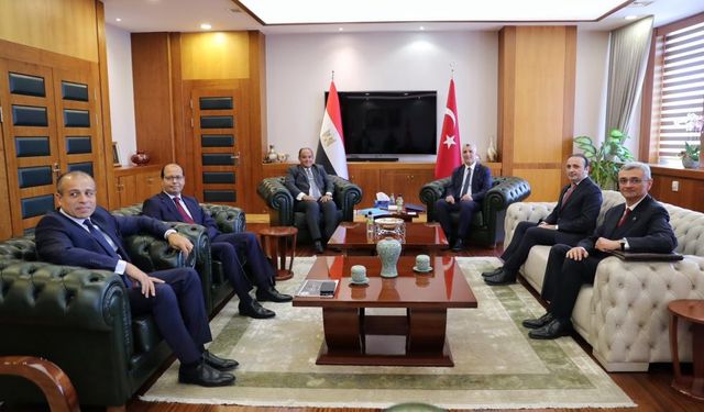 Ticaret Bakanı Ömer Bolat, Mısırlı mevkidaşı ile bir araya geldi