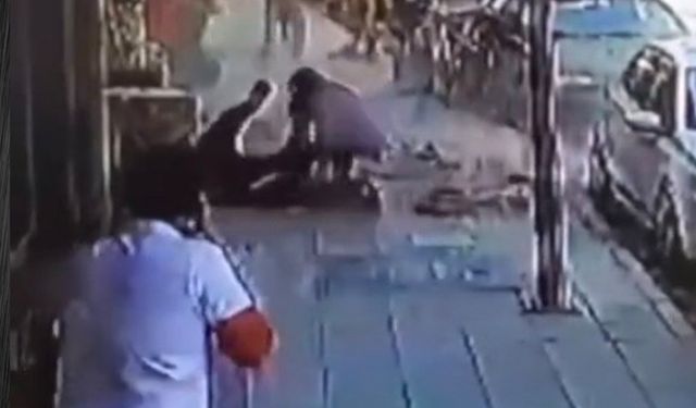 Konya Akşehir ilçesinde kaldırımda yürüyen baba ve kız çocuğunun üstüne beton düştü