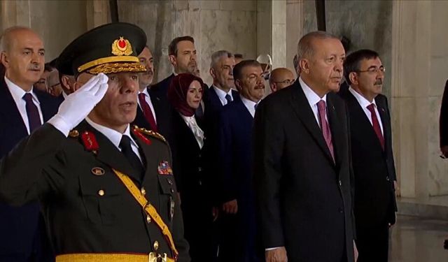 Devlet erkanı Anıtkabir'i ziyaret etti! Cumhurbaşkanı Erdoğan'dan açıklama