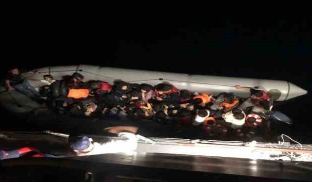 Çanakkale Ayvacık'ta kaçak göçmenler lastik botta yakalandı