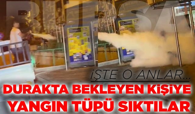 Bursa'da durakta bekleyen kadına yangın tüpü sıktılar