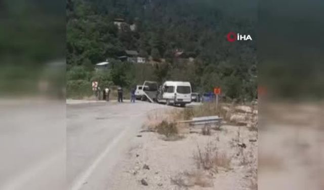 Bursa'da ölümlü kaza! Kamyon ile yolcu minibüsü kafa kafaya çarpıştı: 1 ölü, 5 yaralı