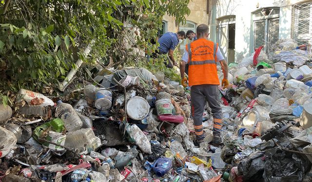 Kilis'te bir kişi, çöple doldurduğu evinde ölü bulundu