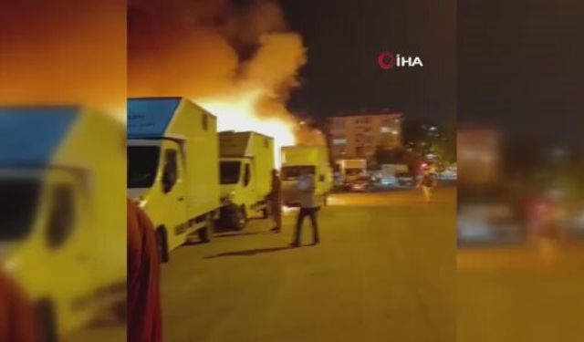 İstanbul'da Veliefendi Hipodromu önünde 5 araç alev alev yandı