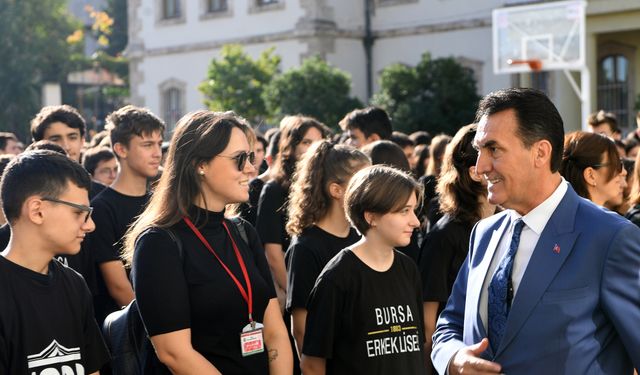 Başkan Mustafa Dündar, Bursa Erkek Lisesi’nde öğrencilerle buluştu