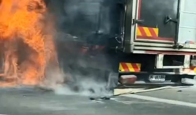 Bursa'da seyir halindeki tır yandı! Sürücü canını zor kurtardı