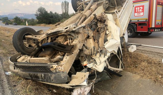 Sinop Boyabat ilçesinde traktör ile kamyonet çarpıştı: 1 ölü, 2 yaralı