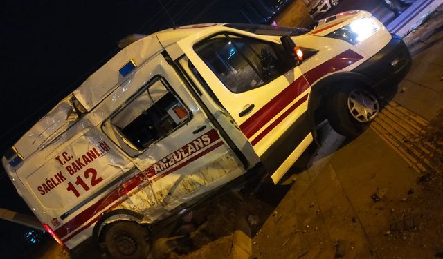 Diyarbakır’da kaza! Ambulans ile belediye otobüsü çarpıştı: 3 yaralı