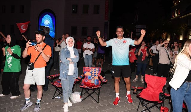 Bursalılar final maçını dev ekranlarda izledi