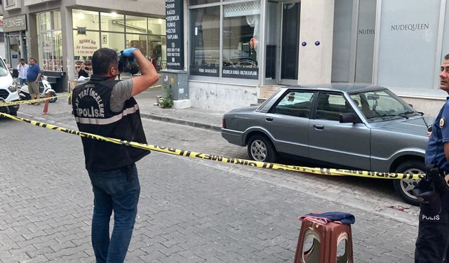 İzmir Karşıyaka ilçesinde sokak ortasında husumetlisini vurdu
