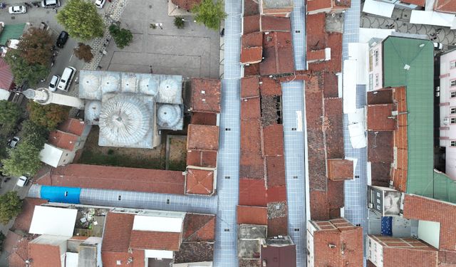 Bursa Yenişehir'de Balıbey Çarşısı’na estetik çatı