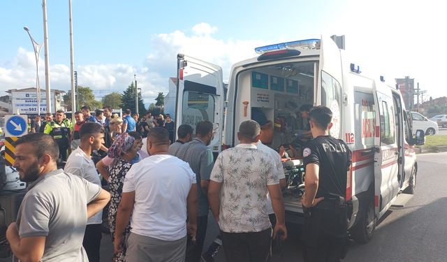 Kocaeli İzmit ilçesinde kaza sonrası “Ambulans geç geldi” iddiasıyla polise saldırdılar
